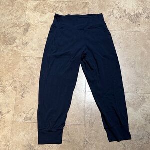 Lululemon navy blue capris.